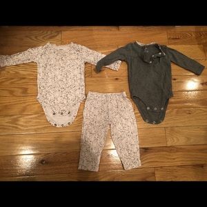 Carters baby girls cotton onesies/ leggings set